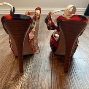 Ladies SZ 6 Floral Colorful Heels